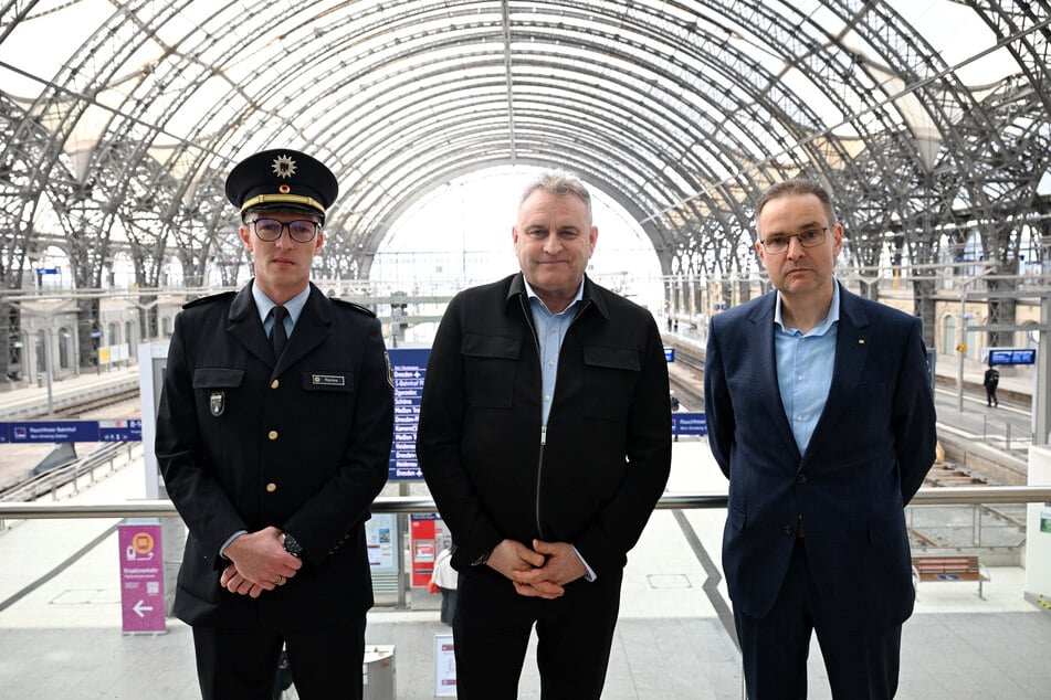 Wollen die Sicherheit am zentralen Knotenpunkt weiter erhöhen: Sebastian Reinke (42, v.l.), stellvertretender Leiter der Dresdner Bundespolizei, Bahnhofsmanager Heiko Klaffenbach (59) und Stephan John (57), Regionalbereichsleiter Südost bei DB Sicherheit.