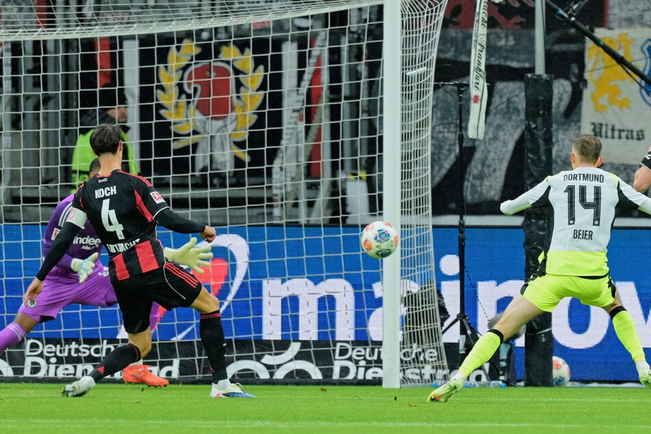 Maximilian Beier (r.) brachte den BVB in der 10. Minute früh in Führung.