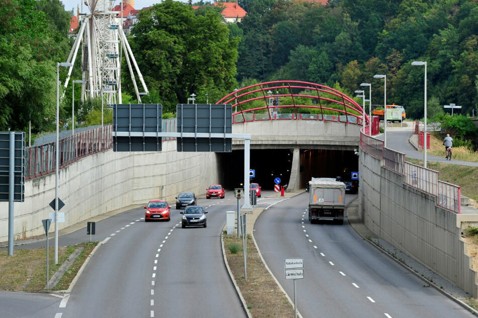 Der Fahrer haute in Richtung Citytunnel ab. (Archivbild)