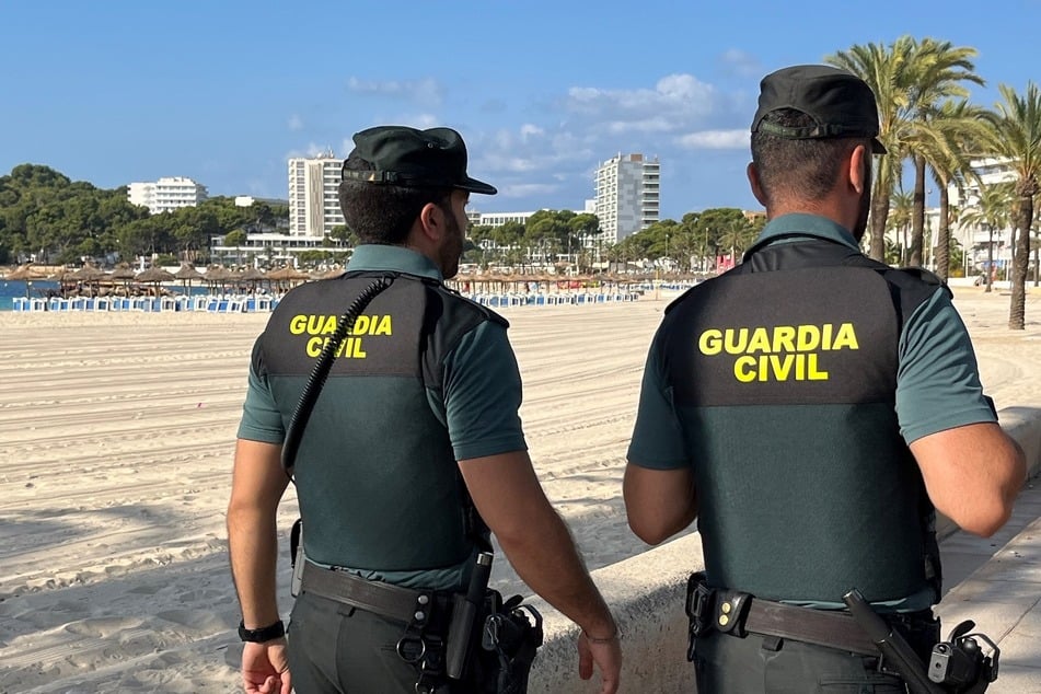 Die Polizei hat auf Mallorca zwei deutsche Touristen nach einer Kot-Aktion festgenommen. (Symbolbild)