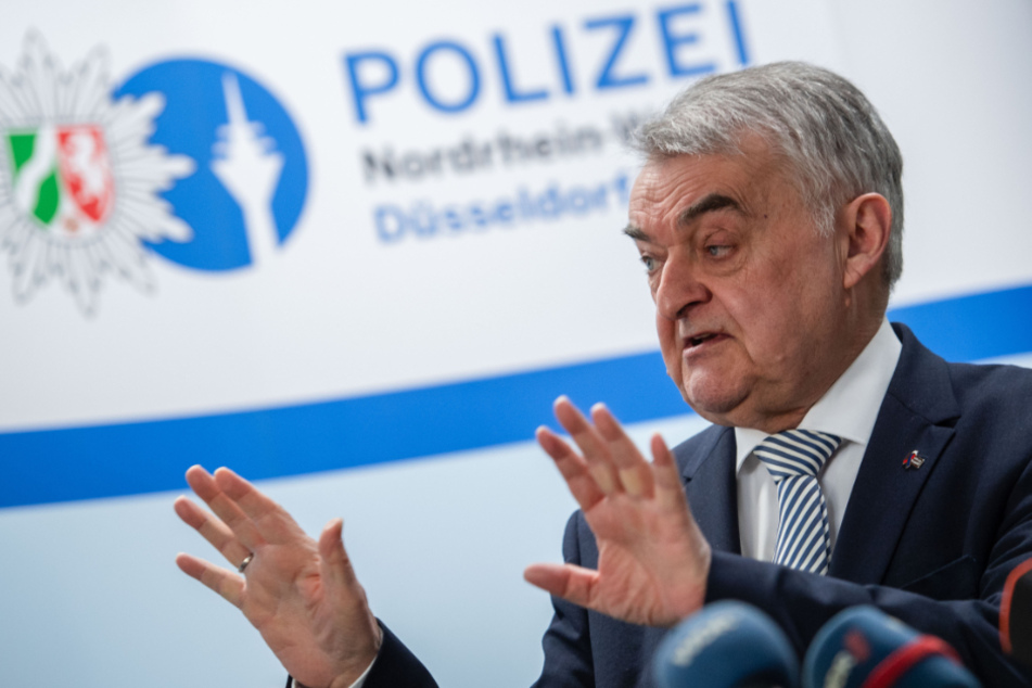 Herbert Reul (70, CDU) zufolge seien sämtliche Behörden in Nordrhein-Westfalen in Alarmstellung.