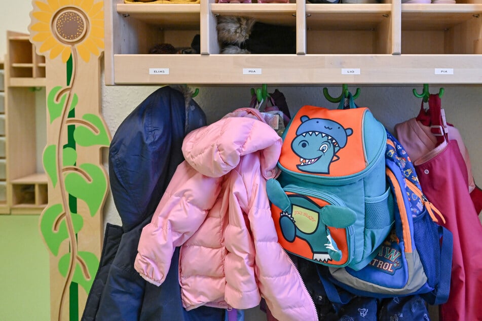 In einer Kita im Main-Kinzig-Kreis soll es mindestens zu "unangemessenem" Verhalten eines Erziehers gegenüber Kindern gekommen sein. (Symbolfoto)