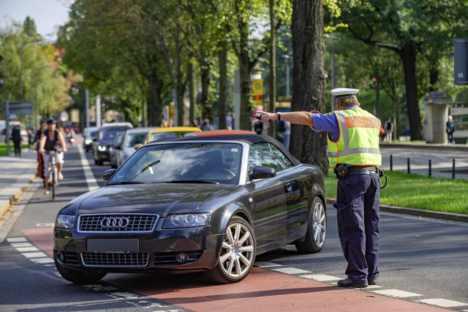 Der Audi-Fahrer wurde ohne Gurt erwischt und herausgezogen.