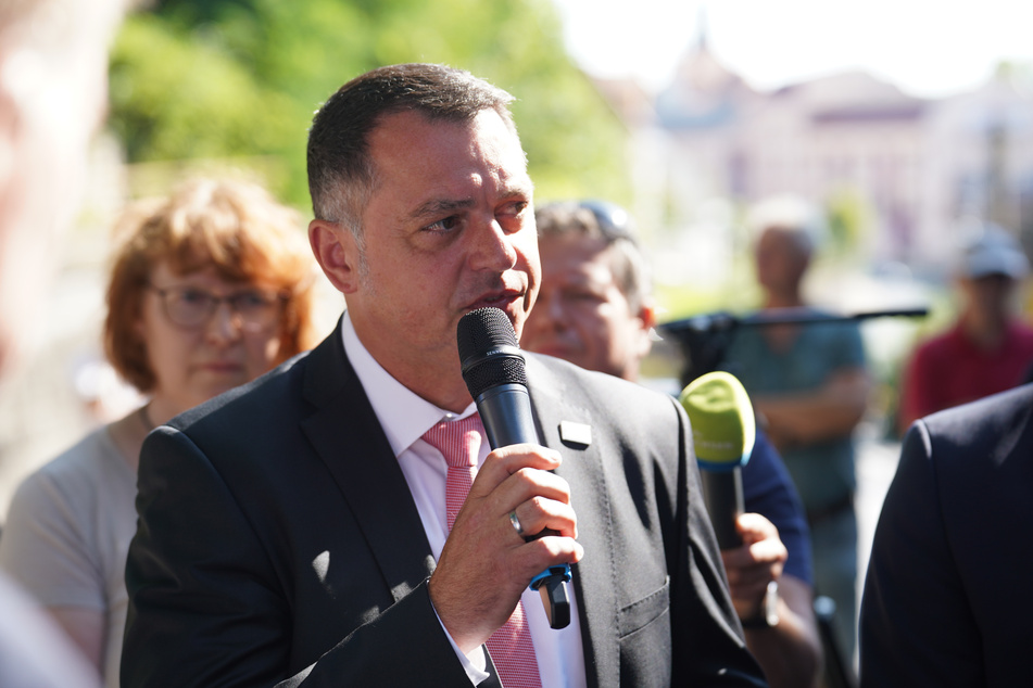 Landrat Udo Witschas (51, CDU) zeigte sich erleichtert, dass ein Tatverdächtiger gestellt wurde.