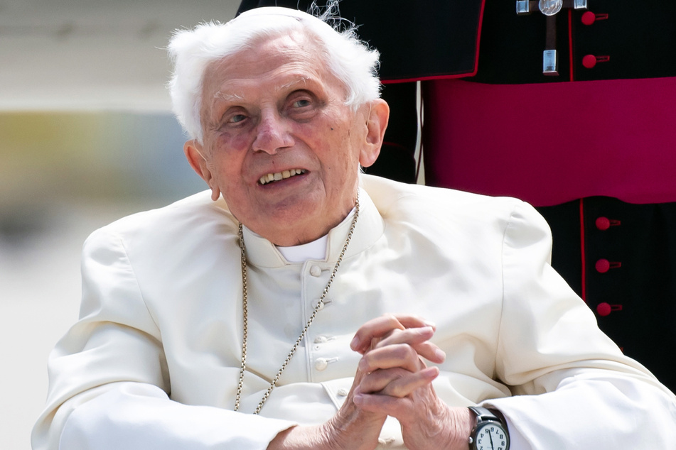 Papst Benedikt XVI. (95) ist wohl "sehr krank".