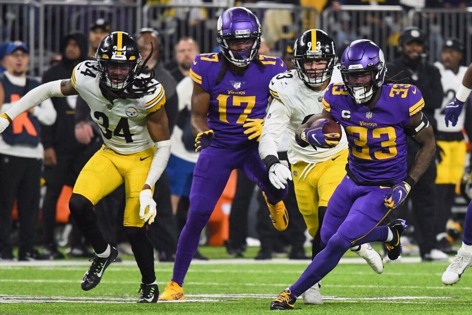 NFL: Vikings fought off big late-game push to outlast the Steelers at home