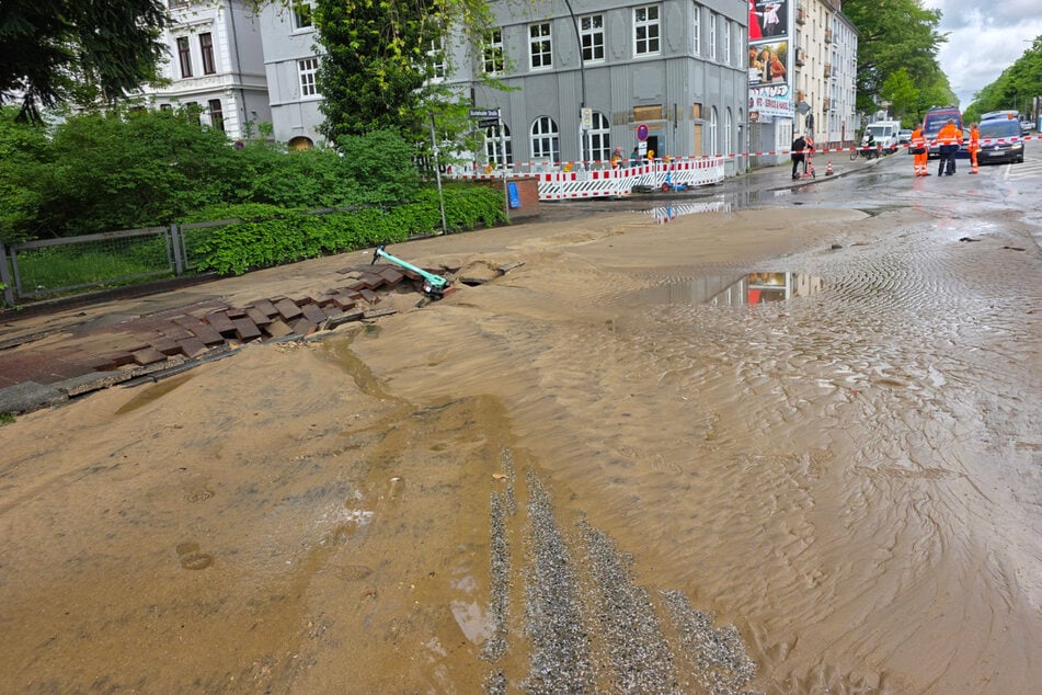 Die Buxtehuder Straße ist aktuell komplett gesperrt.