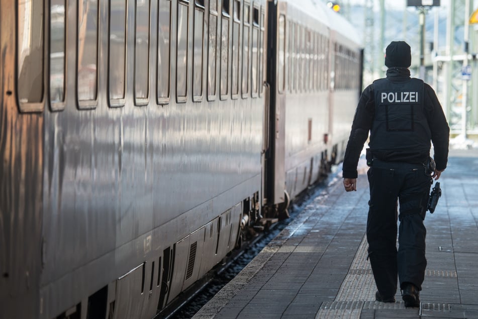 Junge Frauen aus Vietnam werden zunehmend per Zug nach Deutschland geschleust - auch über die Grenze zwischen Tschechien und Sachsen. (Symbolbild)