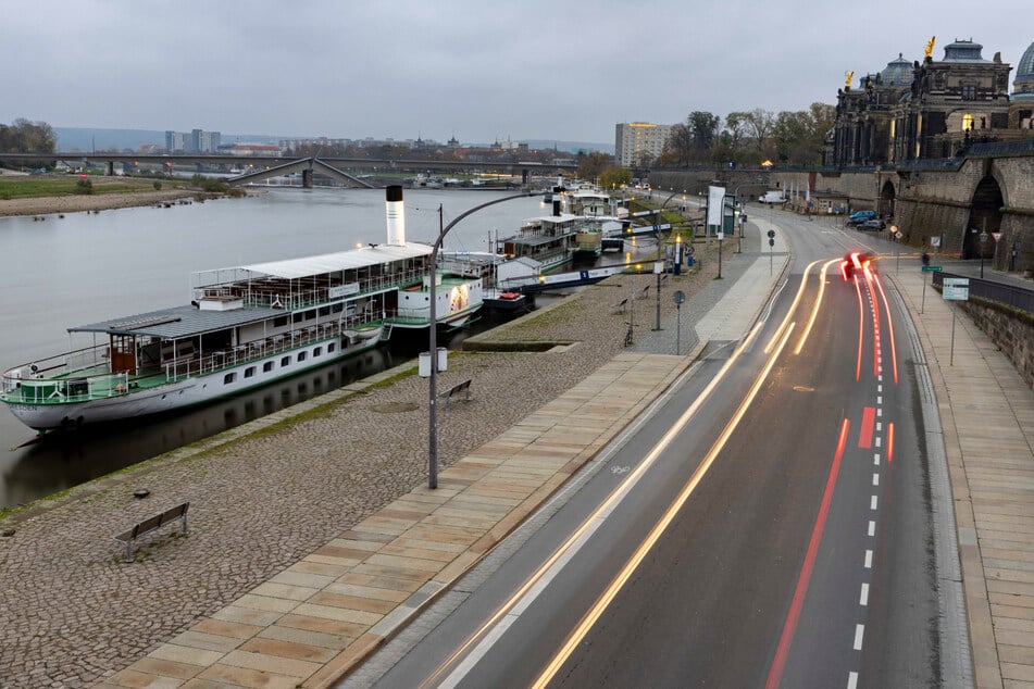 Noch kommen Autofahrer am Terrassenufer nur bis zum Hasenberg. Um den Verkehr zu entlasten, gibt die Stadt die Strecke ab 20. November frei.