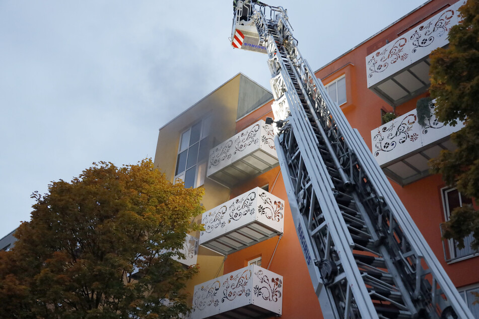 In der Konradstraße brach in einer Wohnung im dritten Stock ein Brand aus.