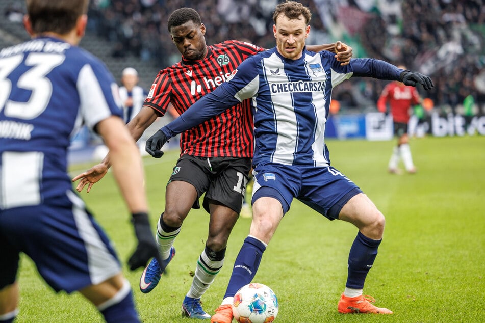 Klemens ist eigentlich Abwehrspieler, kann aber auch auf der Sechs spielen.