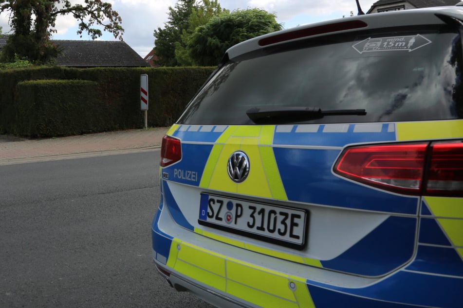 Messerattacke: Ohne Grund auf offener Straße: Mann sticht mit Messer auf Frau ein