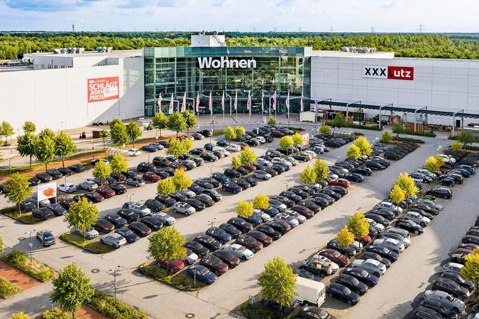 XXXLutz öffnet am Sonntag (1.2.) und senkt massiv die Preise