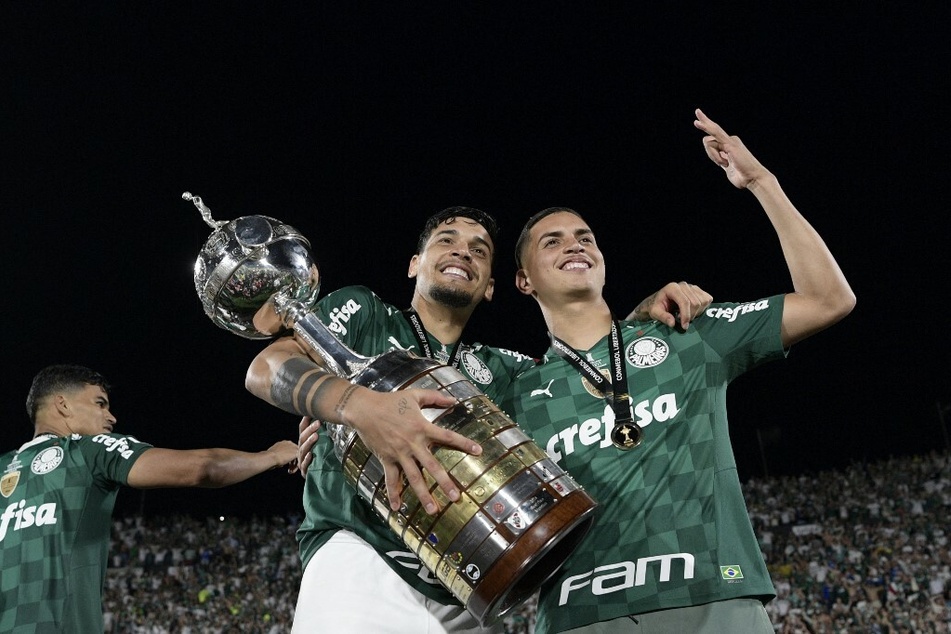 Renan (r.) und Gustavo Gomez (29, M.) feiern den Gewinn der Copa Libertadores 2021.