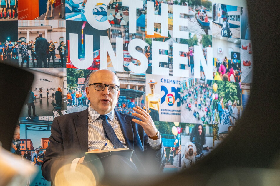 "C the Unseen" ist das Motto der Kulturhauptstadt 2025. Der Chemnitzer OB Sven Schulze (51, SPD) informierte über den derzeitigen Planungs-Stand.