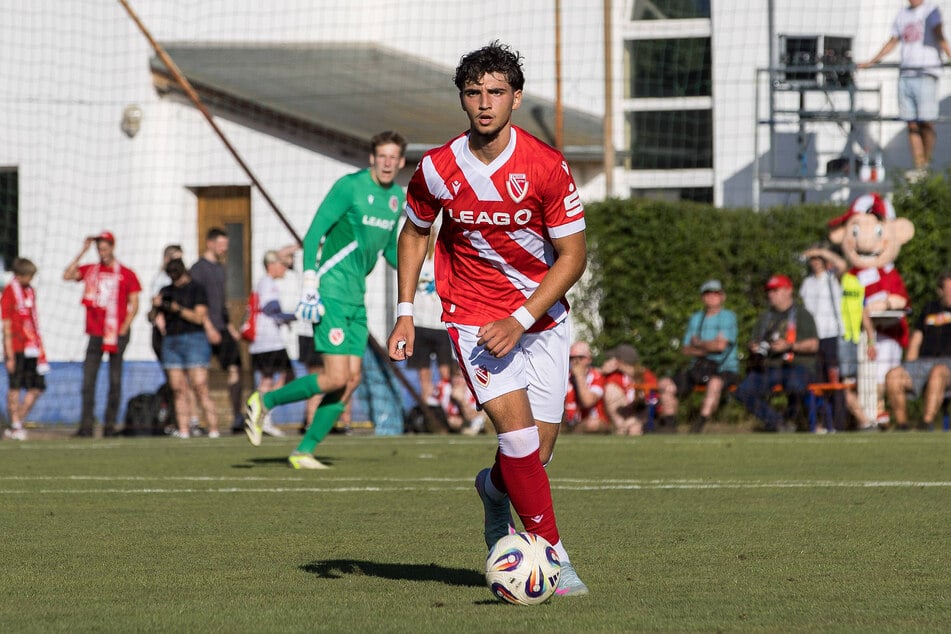 Jannis Zaydan (18) hat sich in Cottbus einen Profivertrag erarbeitet.
