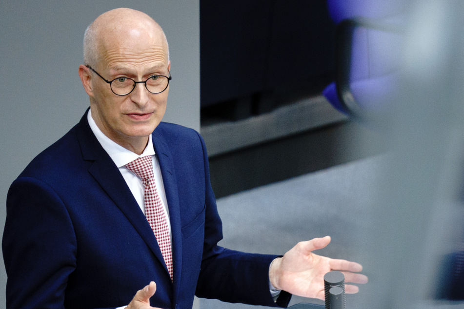 Peter Tschentscher (55, SPD) setzt sich für strengere Verträge ein.