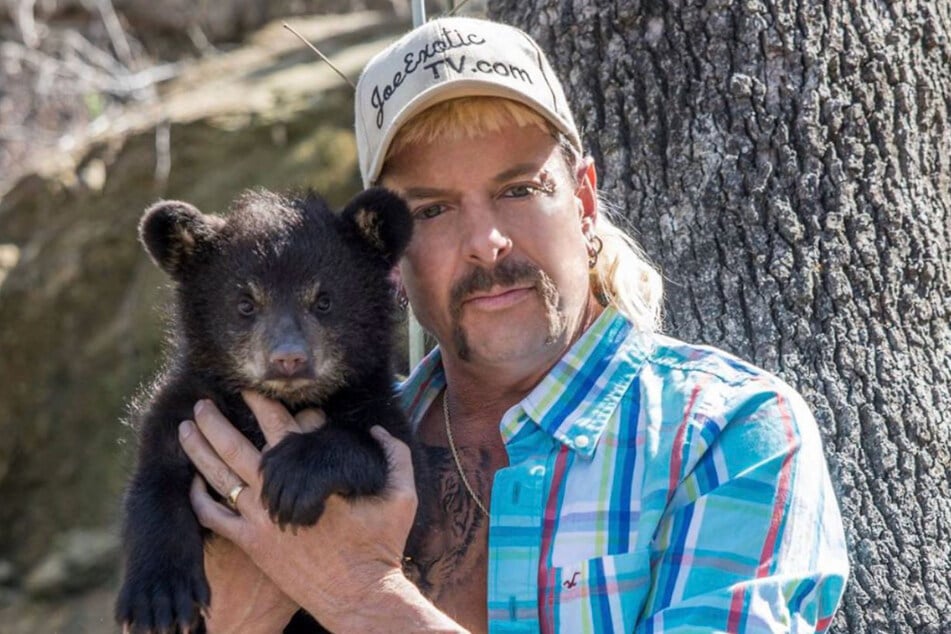Joe Exotic, star of the Netflix series Tiger King, has made a will leaving everything to his new fiancé as he receives cancer treatment in prison.