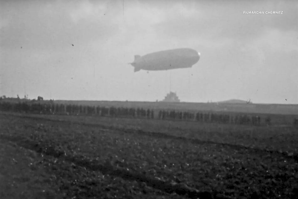 Die Landung eines Zeppelins im Jahr 1930 in Chemnitz.
