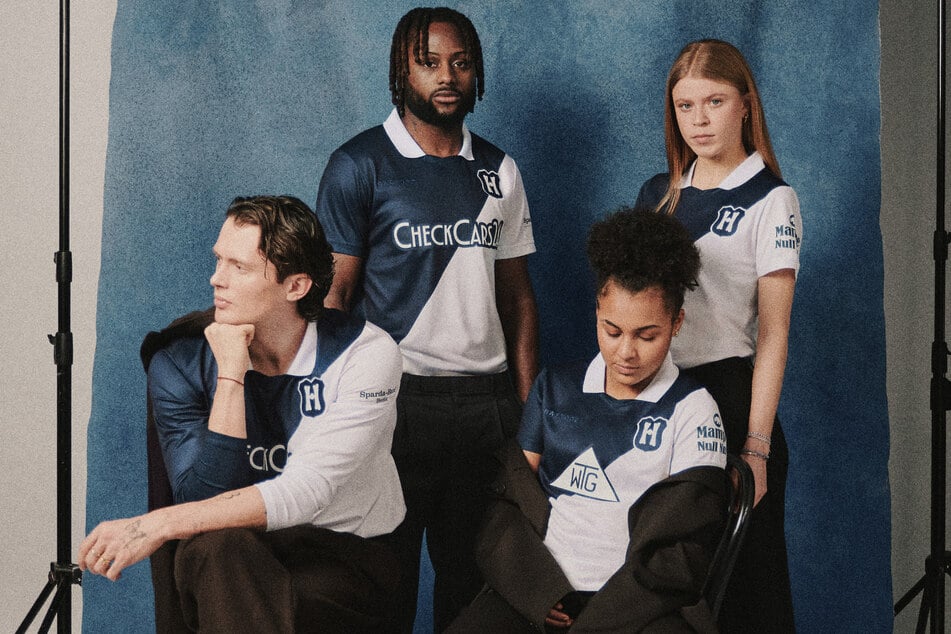 Steht den Hertha-Stars bei den Männern und Frauen: das neue Hertha-Sondertrikot.