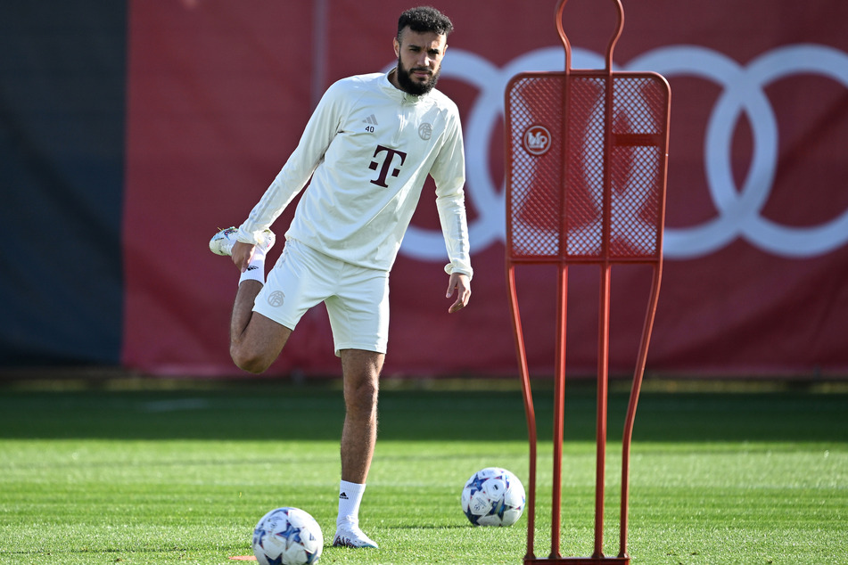 Noussair Mazraoui (25) vom FC Bayern München befindet sich nach einem pro-palästinensischen Posting weiter im Fokus.