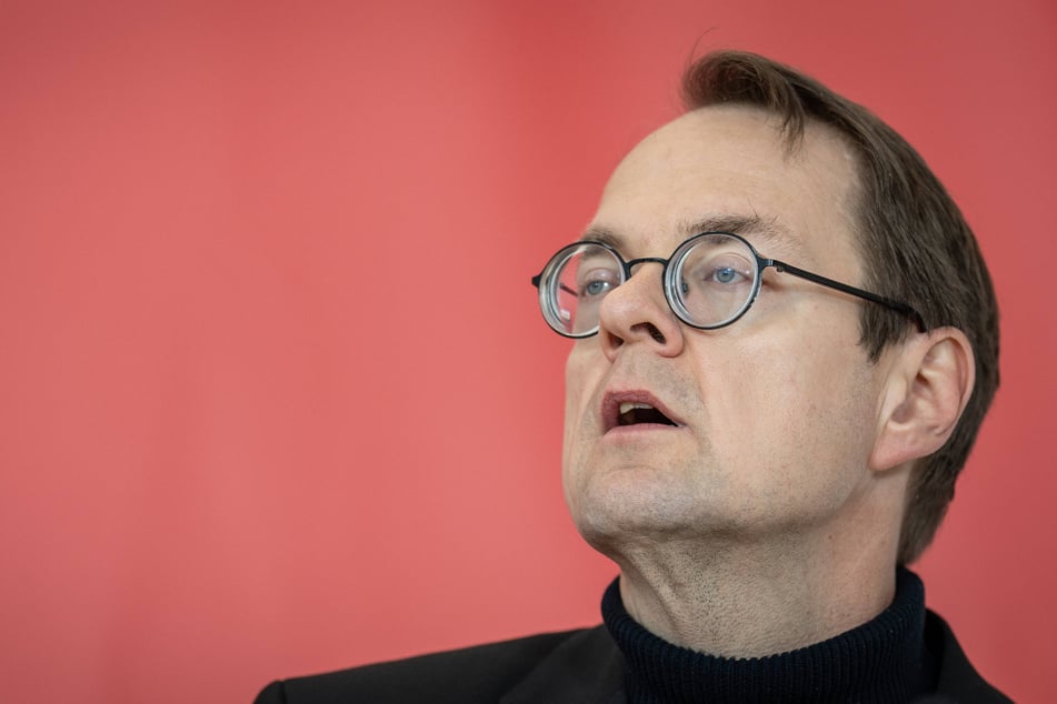 Diplomatische Konfliktlösungen statt Kriegsbildung, fordert der Leipziger Bundestagsabgeordnete Sören Pellmann (49, Linke).