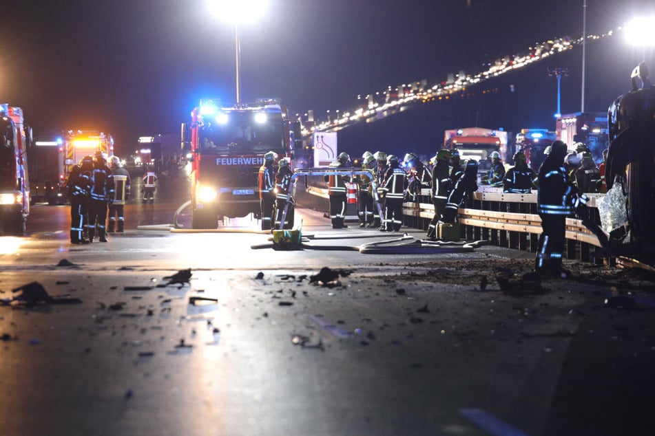 Bei einem Unfall auf der A6 sind Freitagnacht mehrere Tausend Liter Bioethanol ausgelaufen.