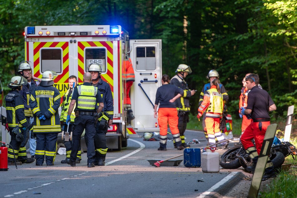 Auf der L92 in Lütjensee kam es am Donnerstag zu einem schweren Unfall zwischen zwei Motorradfahrern und einem BMW.