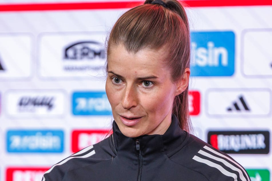 Union Berlins neue Cheftrainerin Marie-Louise Eta (34) hat sich trotz der vielen Nebengeräusche voll auf die Vorbereitung für das Spiel gegen Wolfsburg konzentriert.