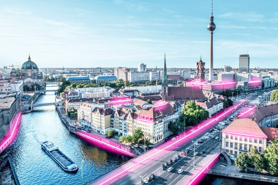 Für rund zwei Millionen Haushalte in Berlin baut die Telekom die Glasfaser aus.