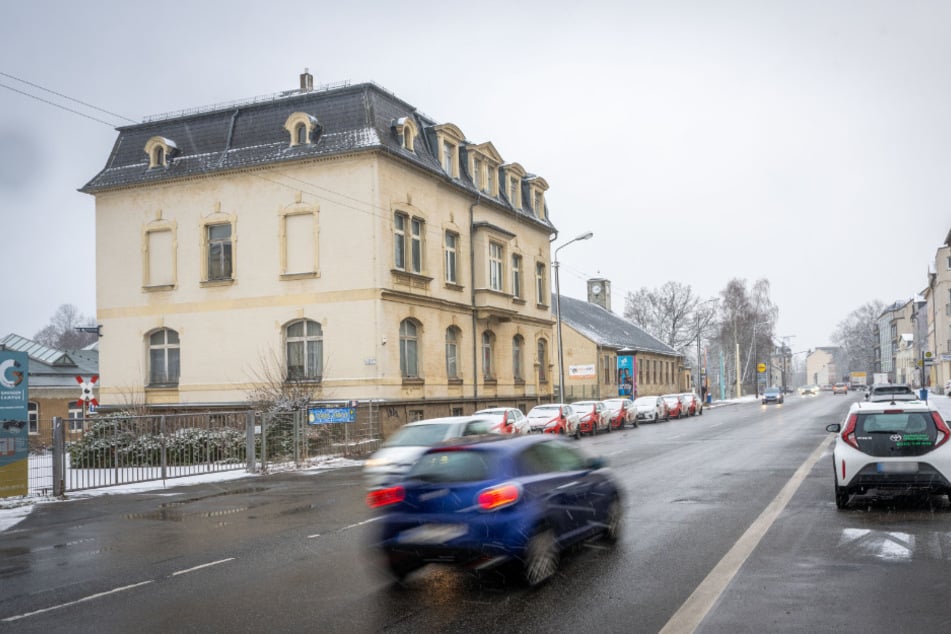 In der Zwickauer Straße wird zwischen Schillstraße und Am Feldschlößchen der Verkehrsraum neu geordnet.