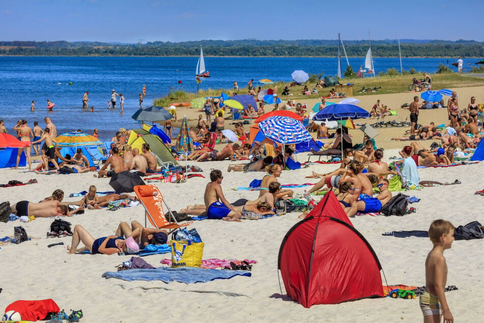 Die Seen sind Sachsens Meere: ein Sommertag an der Blauen Lagune vom Berzdorfer See.