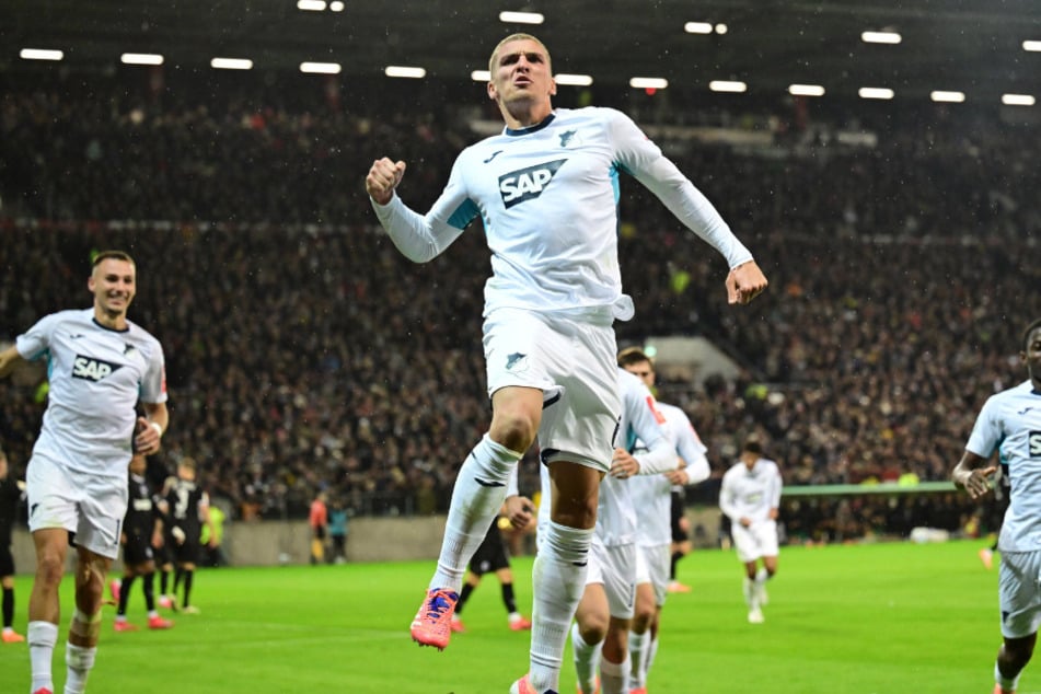 Grischa Prömel (M.) sorgte in Halbzeit zwei mit seinem 1:1-Ausgleichstreffer früh für einen Schock bei den Kiezkickern.