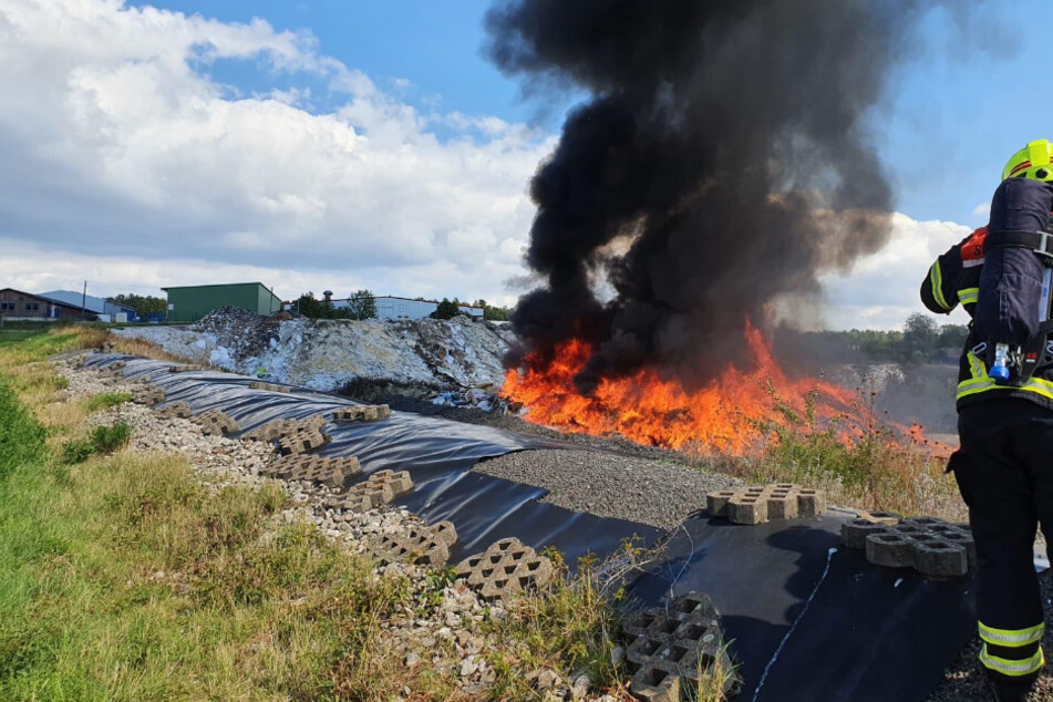 500 Tonnen Sperrmüll standen in Flammen.