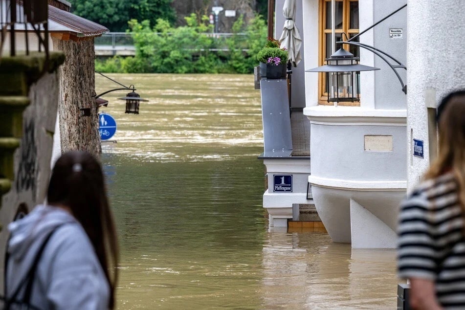 In Bayern drohen nach heftigen Regenfällen Überschwemmungen - wie hier in Passau.