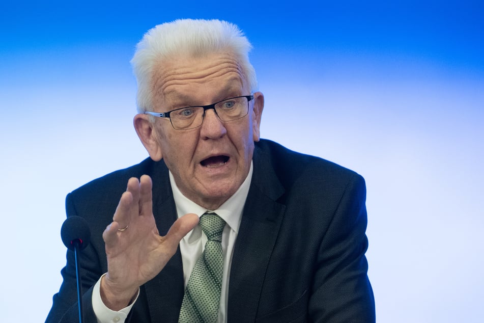 Winfried Kretschmann (76, Grüne) sorgt sich um die brenzlige Hochwasserlage im Ländle.