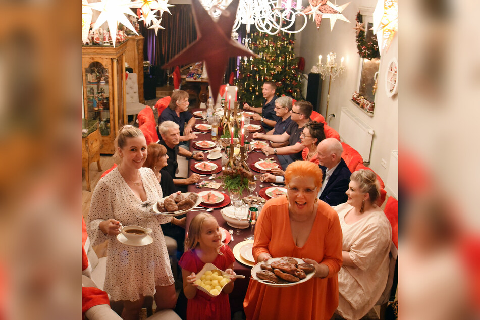 Am Abend werfen sich dann alle zum traditionellen Weihnachtsessen in Schale.