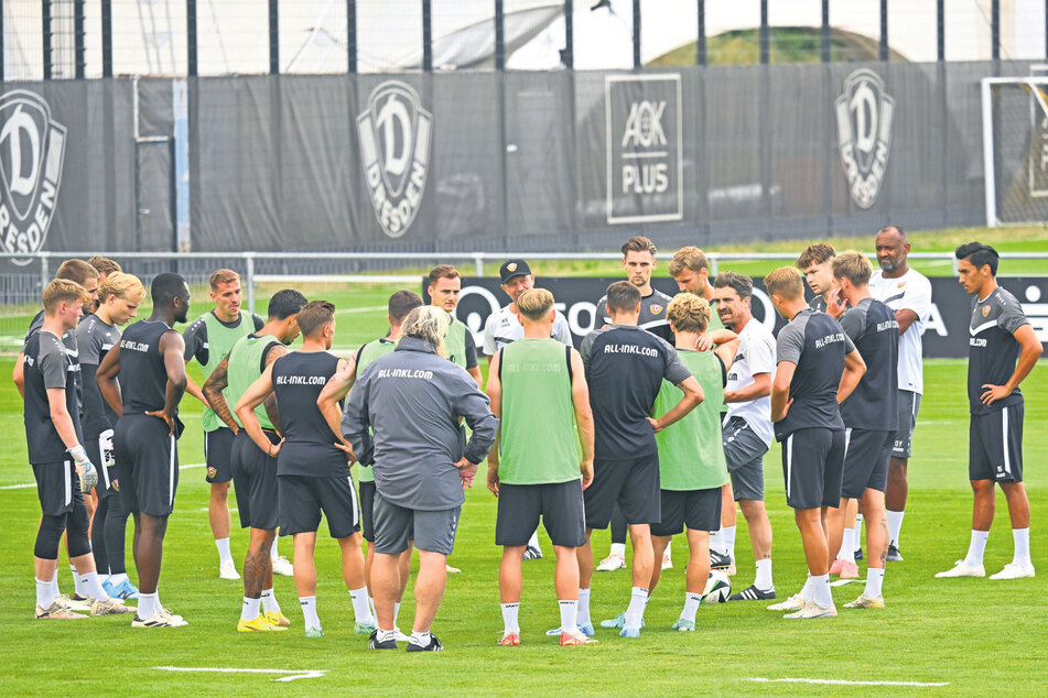 Im Training in dieser Woche wird Trainer Thomas Stamm (41) seine letzten Entscheidungen fällen, wer dann am Sonntag zum Start in Köln von Beginn an auflaufen wird.