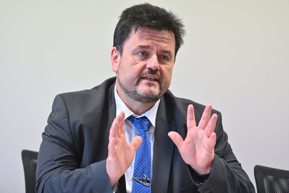 CVAG-Vorstand Jens Maiwald (60) verteidigt das beschlossene Sparpaket: Die Einschnitte seien spürbar, sollen aber möglichst wenige Fahrgäste treffen.