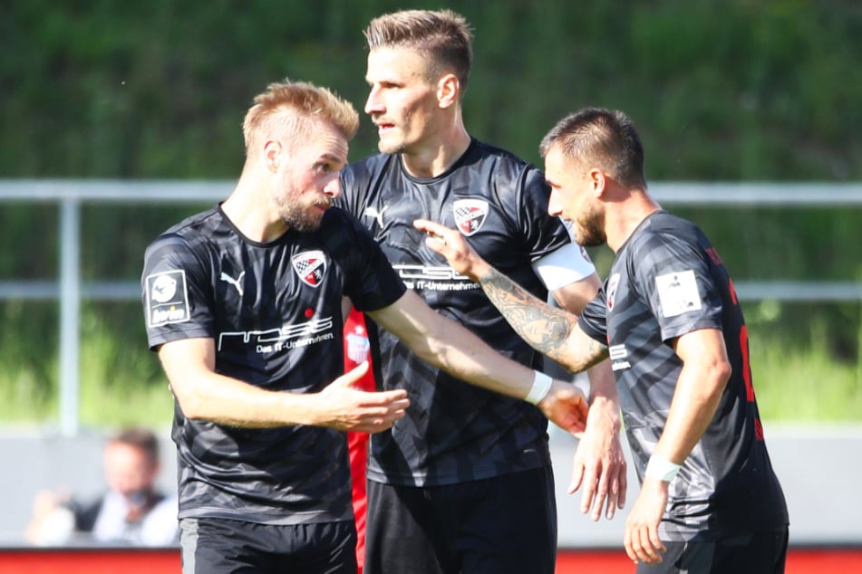Kapitän Stefan Kutschke (M.), Flügelflitzer Maximilian Beister (l.) und der kampfstarke Mittelfeldmann Robin Krauße wollen mit Ingolstadt auch in der neuen Saison für Furore in der 3. Liga sorgen.
