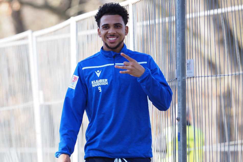 Xavier Amaechi (20) wechselt zu englischem Traditionsklub.