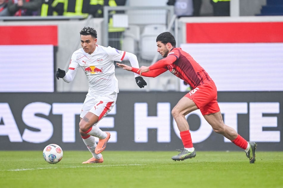 Viel ging über die linke Seite von RB Leipzigs Antonio Nusa. Je länger die erste Halbzeit ging, desto weniger machten die Sachsen aber nach vorn.