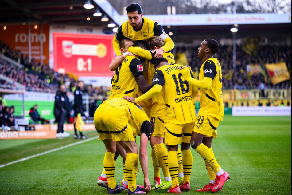 Trotz einer wieder mal wackeligen Schlussphase hat der BVB den erlösenden ersten Bundesliga-Sieg im neuen Jahr gefeiert.