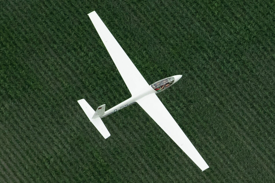 Am Sonntag ist ein Leichtflugzeug beim Landeanflug auf den Flugplatz Schönhagen in Trebbin in ein angrenzendes Waldstück gestürzt. (Symbolfoto)