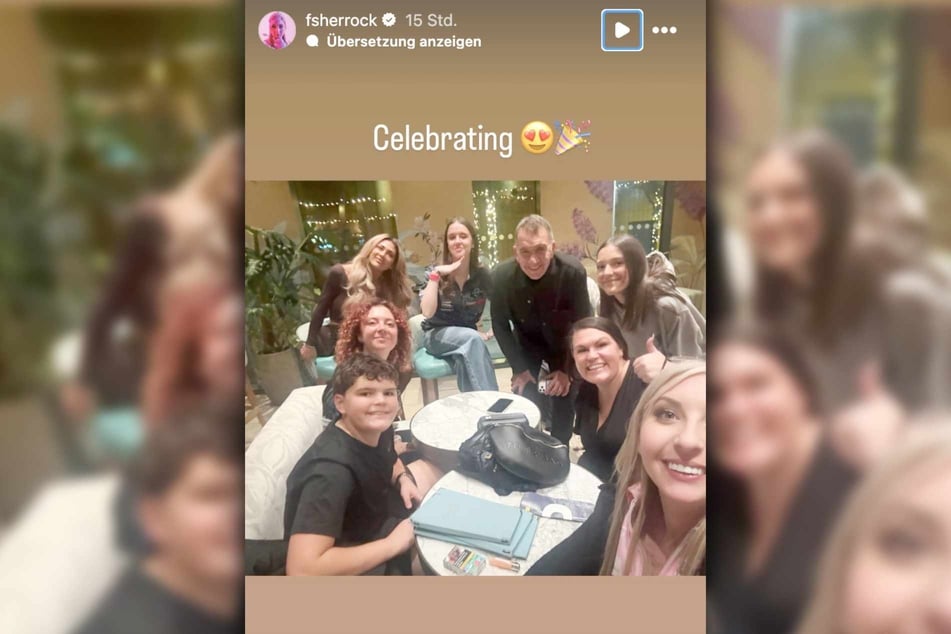 Fallon Sherrock feierte am Freitagabend ihren Geldgewinn, wie sie auf Instagram zeigte.