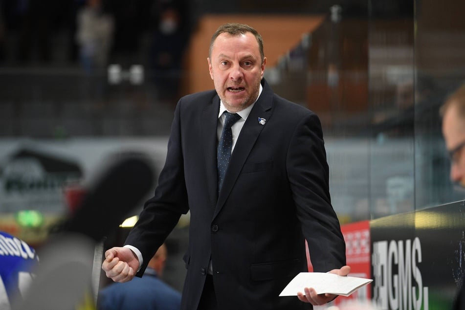 Bisher stand Steffen Ziesche (54) nur an der Eishockey-Bande.