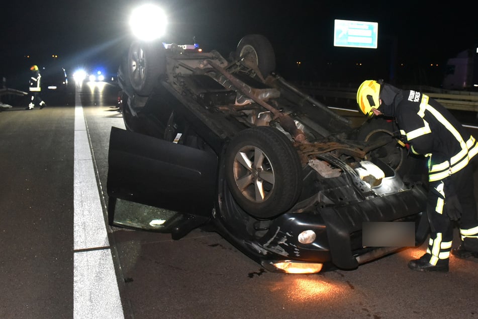 Unfall A14: Unfall auf der A14: Toyota kommt von Fahrbahn ab und überschlägt sich
