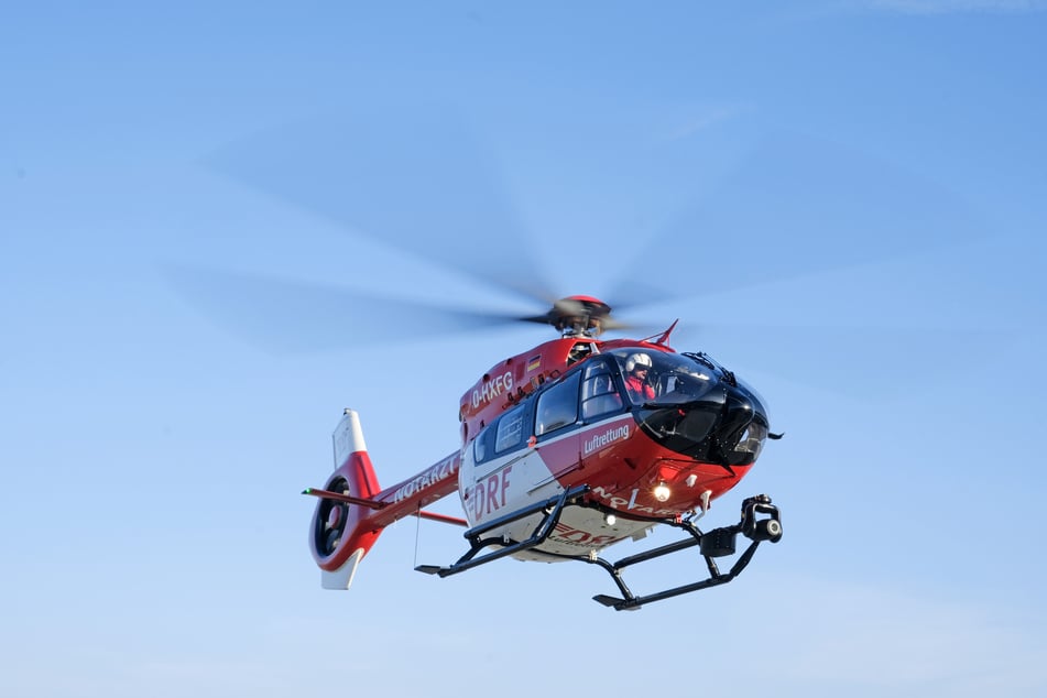 Der Junge wurde per Hubschrauber in eine Klinik geflogen. (Symbolfoto)