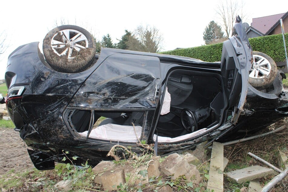 Am VW des 18-jährigen Fahrers entstand ein Sachschaden von rund 50.000 Euro.