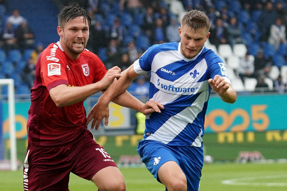 Lars Lukas Mai (20, r.) ist am Darmstädter Böllenfalltor unumstrittener Stammspieler.
